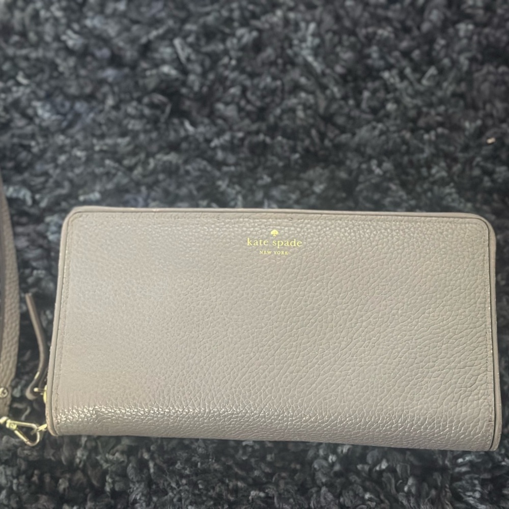 Kate Spade Gray Wallet Sleek Design